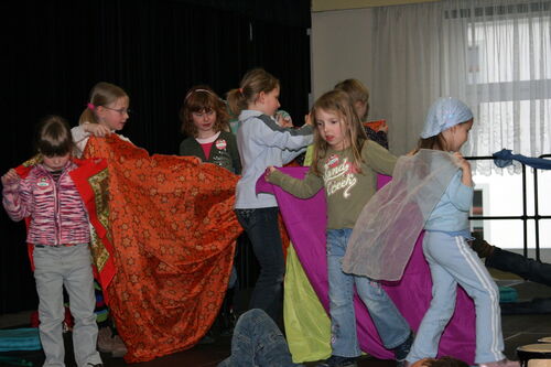 Theater-Workshop „Im Land der Töne: Wir sind Kinder“